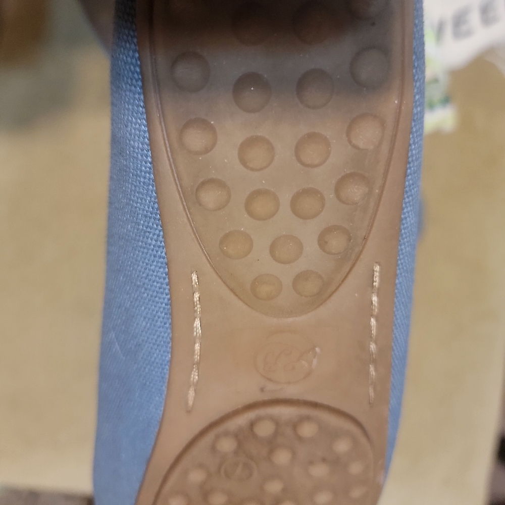 Lucky slip ons size 7 - Picture 2 of 7
